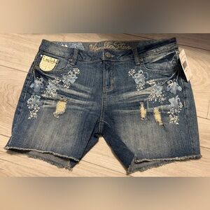 Women’s Size 13 Vanilla Star Floral Embroidered Jean Shorts